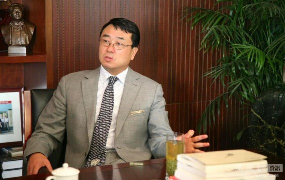 王立军旧照曝光：当年他持枪现场指挥 姿势英武(高清组图)