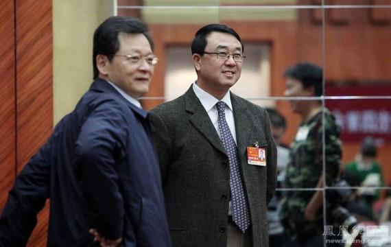 王立军旧照曝光：当年他持枪现场指挥 姿势英武(高清组图)
