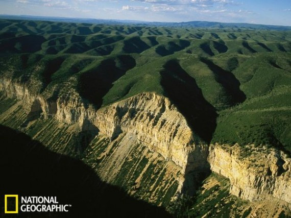 盘点世界各地高原壮观景象：犹他州脏魔河蜿蜒前行(组图)