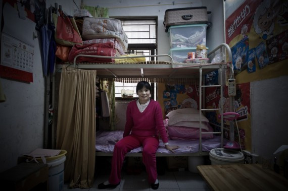 心酸拍摄:深圳“保姆村”真实生活 吃苦受累都为了孩子