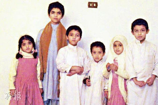 拉登在巴基斯坦的儿孙照片首度曝光，由左至右分别为拉登的外孙法蒂玛（5岁）、阿卜杜拉（12岁）、哈姆扎（7岁），以及拉登与第5名妻子阿迈 勒所生的子女侯赛因（3岁）、扎纳卜（5岁）、易卜拉欣（8岁）