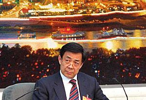 前官媒记者抨击重庆模式是“假大空”