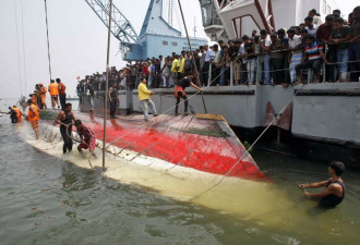 孟加拉国渡船特大事故：百余人遇难