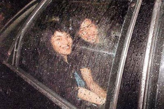 谢霆锋、王菲缠绵照突曝光 家中激吻遭偷拍(组图)