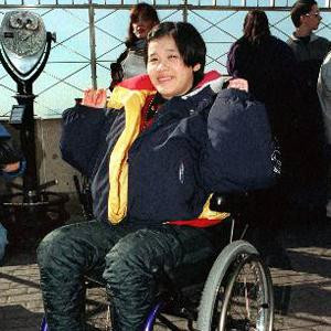 桑兰1999年在纽约参观帝国大厦