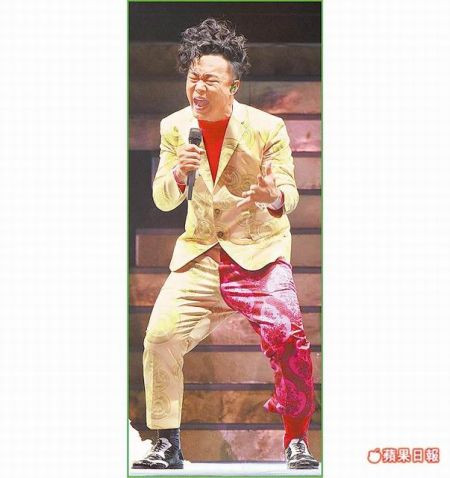 陈奕迅每月负担50万家用 声带长茧死撑不开刀(组图)