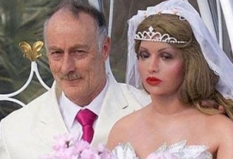 另类婚姻:英男子与充气娃娃正式结婚