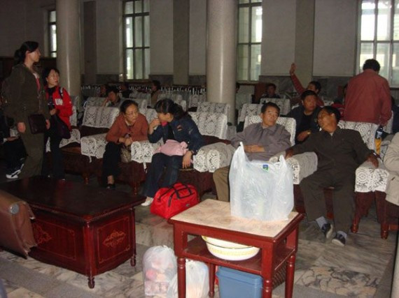 中国游客偷拍朝鲜 力求窥见朝鲜人的真实生活现状(组图)