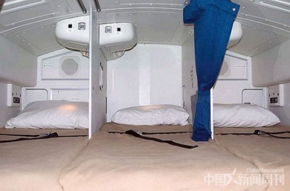 “空中秘密闺房”:看看空姐们在“天上”的床(高清组图)