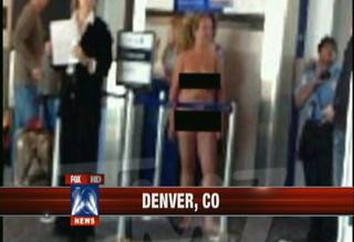 美国机场一幕：金发女脱至一丝不挂闯关