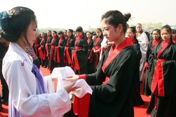 高清实拍:西安1500女孩参加上巳节女子成人礼