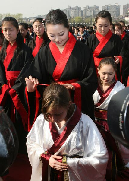 高清实拍:西安1500女孩参加上巳节女子成人礼