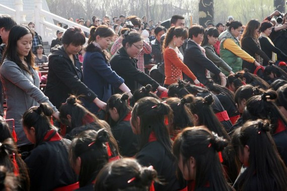 高清实拍：西安1500女孩参加上巳节女子成人礼