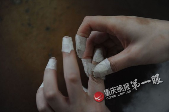 从早到晚一刻不停的数钱:探访重庆的点钞女工(高清组图)