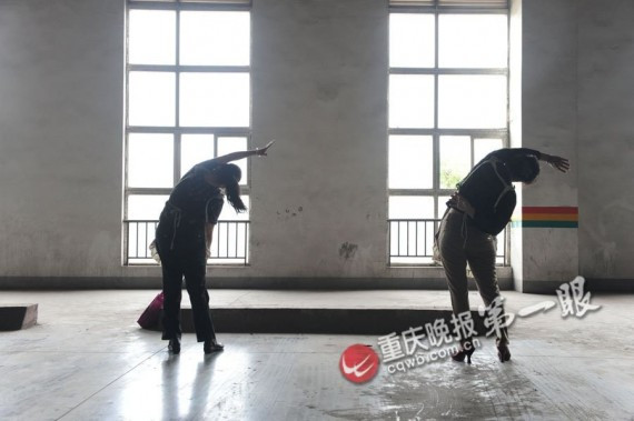 从早到晚一刻不停的数钱:探访重庆的点钞女工(高清组图)
