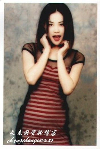 曝光一组王菲早年透视装写真(组图)