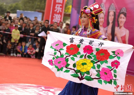 54位国际旅游小姐赤壁上演火辣比基尼秀(高清组图)