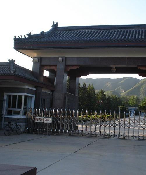 江青的死亡现场：床单撕烂成布条系在床栏上 自缢身亡(图)