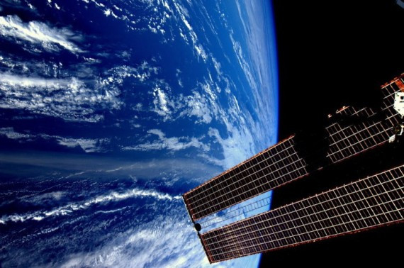 国际空间站宇航员从40万米太空拍摄地球(组图)