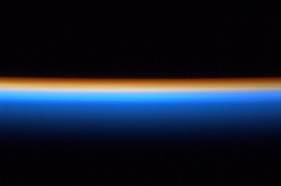 国际空间站宇航员从40万米太空拍摄地球(组图)
