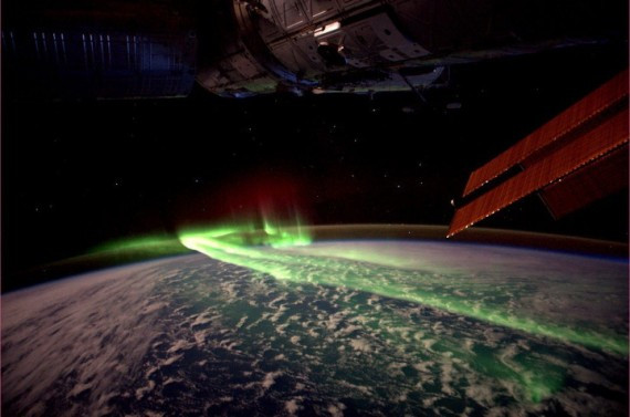 国际空间站宇航员从40万米太空拍摄地球(组图)