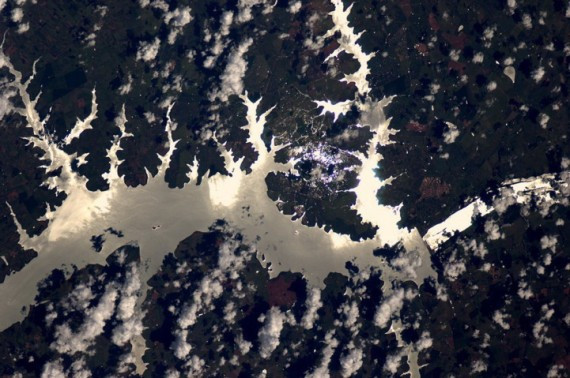 国际空间站宇航员从40万米太空拍摄地球(组图)
