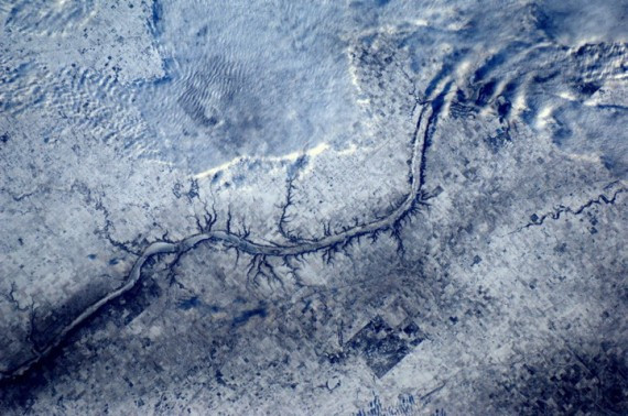 国际空间站宇航员从40万米太空拍摄地球(组图)