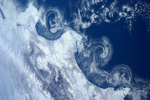 国际空间站宇航员从40万米太空拍摄地球(组图)