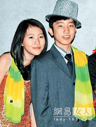 王菲之女窦靖童依偎帅哥合影 情窦初开变清纯女(多图)