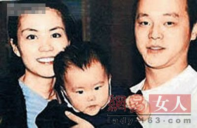 王菲之女窦靖童依偎帅哥合影 情窦初开变清纯女(多图)