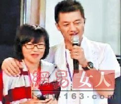 王菲之女窦靖童依偎帅哥合影 情窦初开变清纯女(多图)