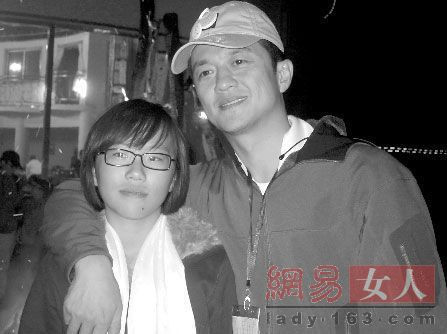王菲之女窦靖童依偎帅哥合影 情窦初开变清纯女(多图)