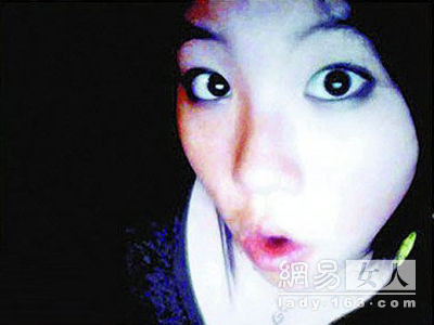 王菲之女窦靖童依偎帅哥合影 情窦初开变清纯女(多图)