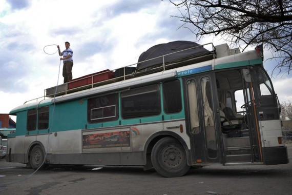 自由潇洒走天下：法国夫妇一家六口自驾房车至新疆(高清组图)