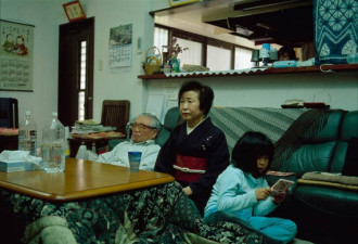 摄影师记录：日本家庭生活的真实影像