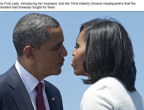 奥巴马亲吻米歇尔（网页截图）