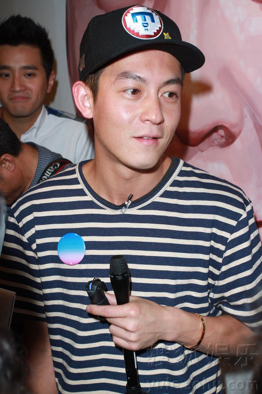 "摄影师"陈冠希吃水不忘挖井人 办艺术展强调不自拍(多图)