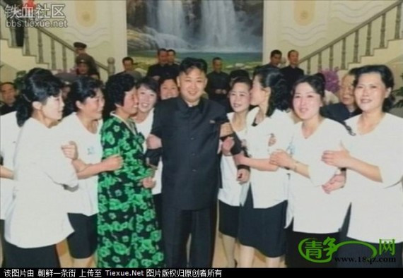 太爱你了：金正恩视察娱乐设施 女服务死活不让走(多图)