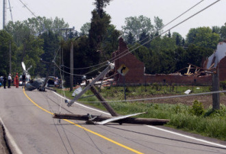 两个龙卷风袭击魁省 拔树断电毁屋