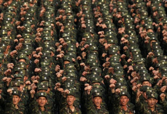 朝鲜10万军民声讨韩国 誓铲除李明博