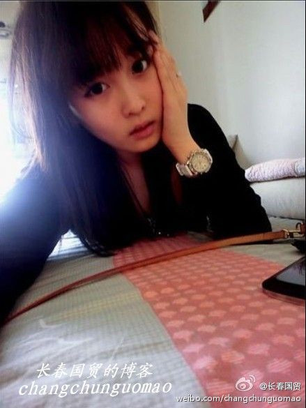 网友曝光赵本山小女儿美艳近照