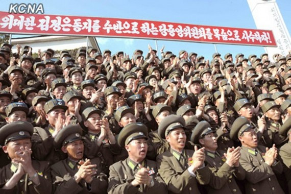 金正恩视察空军指挥部 被女兵流泪簇拥(高清组图)