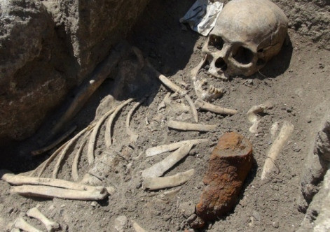 保加利亚掘出古代“吸血僵尸”遗骸胸部遭刺穿