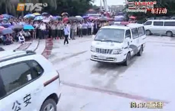 广东揭阳市两女子伪造近3亿假币被枪决 宣判画面曝光(组图)