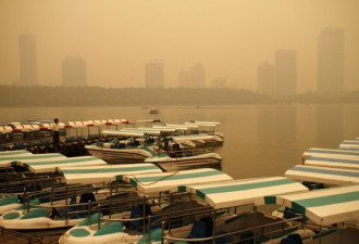 黄雾弥漫：南京遭重污染变“黄城”