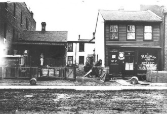 当年加拿大：多伦多街头餐馆的老照片