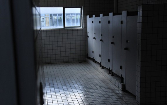 厕所内猥亵虐杀学妹的大四男生曝光 记者实拍作案现场(组图)