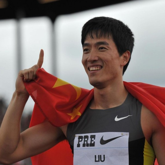 尤金赛刘翔12秒87夺冠 超风速追平世界纪录(组图)