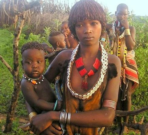 深入实拍：8岁就开始生儿育女的中非原始部落(组图)