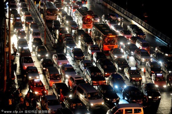 壮观！沈阳严重堵车 道路变&ldquo;停车场&rdquo;(高清组图)